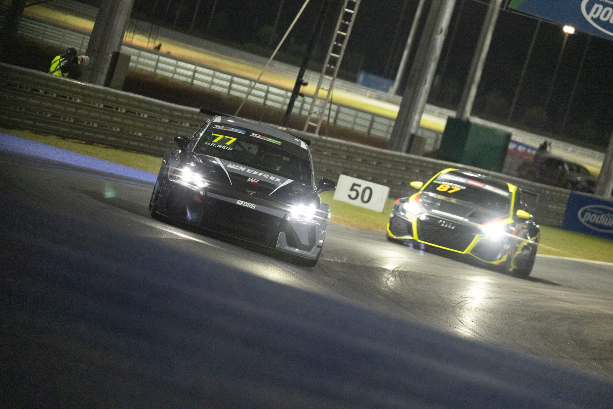 Raphael Reis lidera o TCR Brasil antes da etapa final no Velocitta