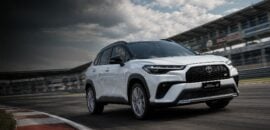 Toyota Corolla Cross é atualizado para linha 2027 e versão GR Sport do SUV traz novo visual