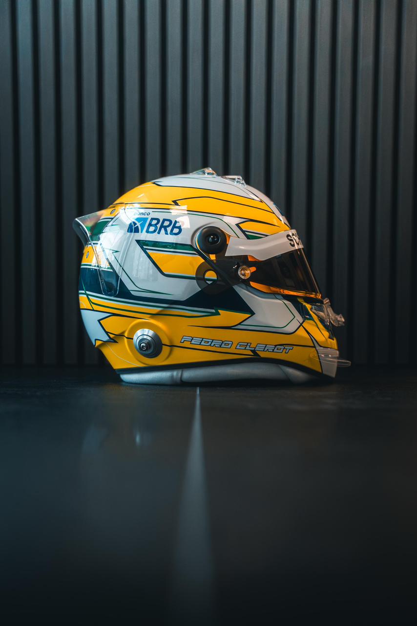 Pedro Clerot homenageia Ayrton Senna com capacete especial para o GP de Mônaco na F3