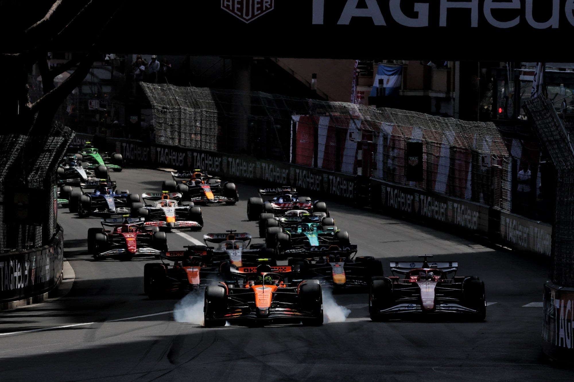 Lando Norris (GBR) McLaren MCL39 leads Charles Leclerc (MON) Ferrari SF-25 at the start of the race.