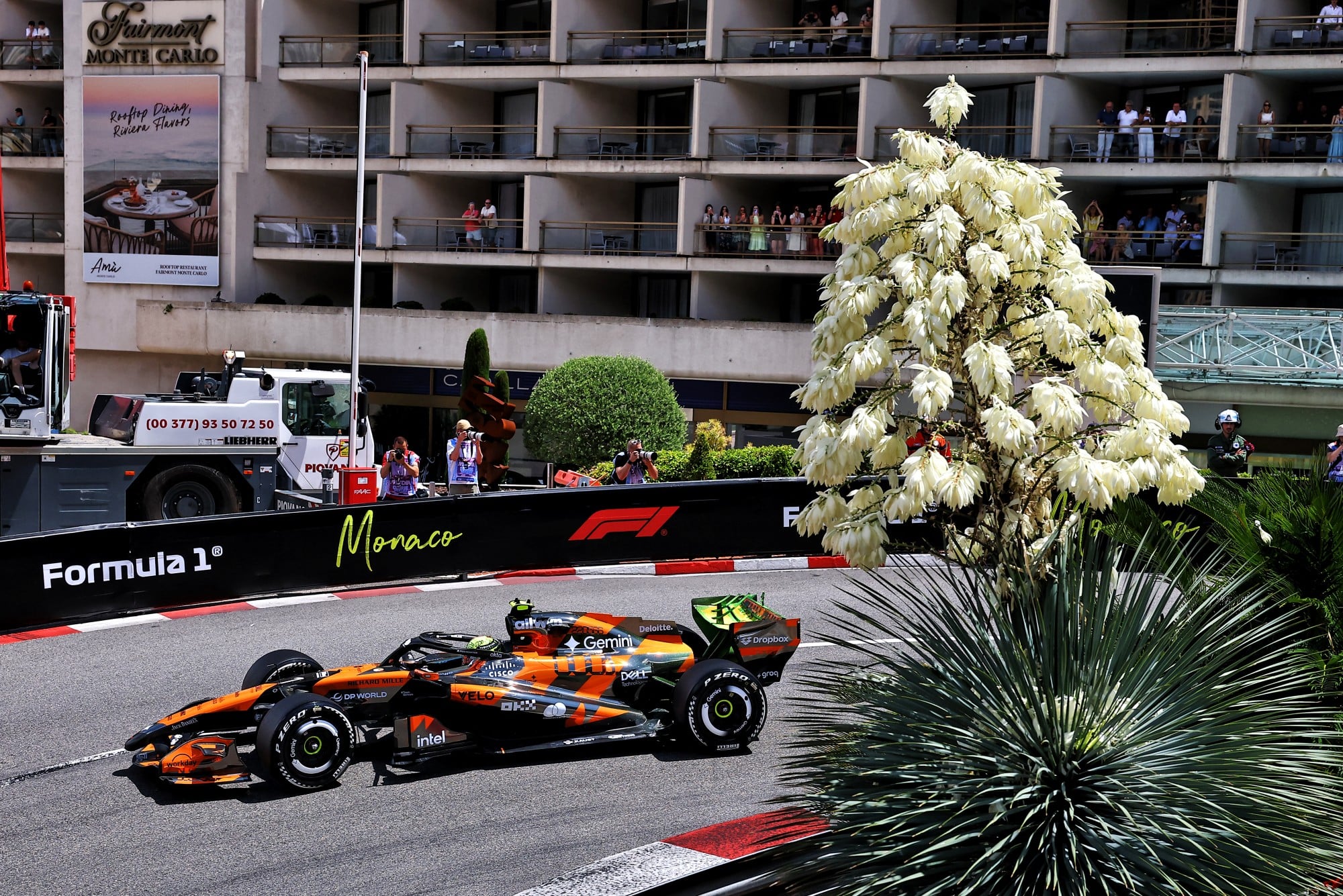 Lando Norris (GBR) McLaren F1 Team MCL40.