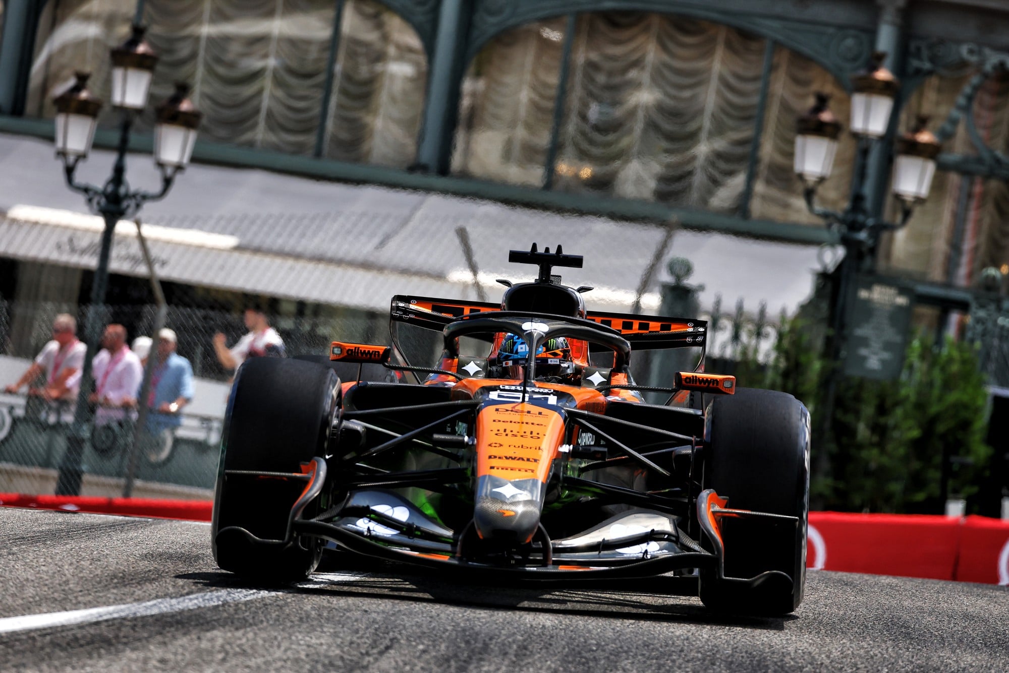 Oscar Piastri (AUS) McLaren F1 Team MCL40.