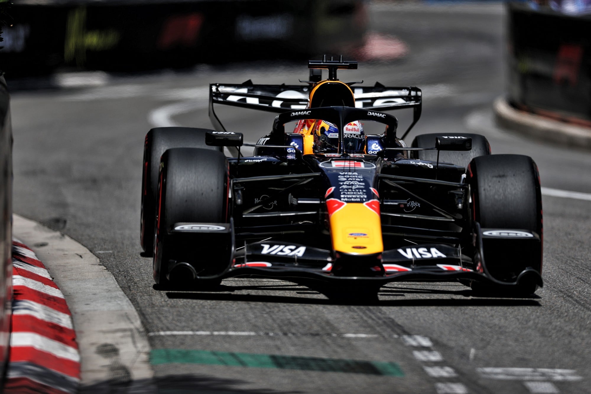 F1: Confira as imagens deste sábado do GP de Mônaco 2026 Max Verstappen (NLD) Red Bull Racing RB22.