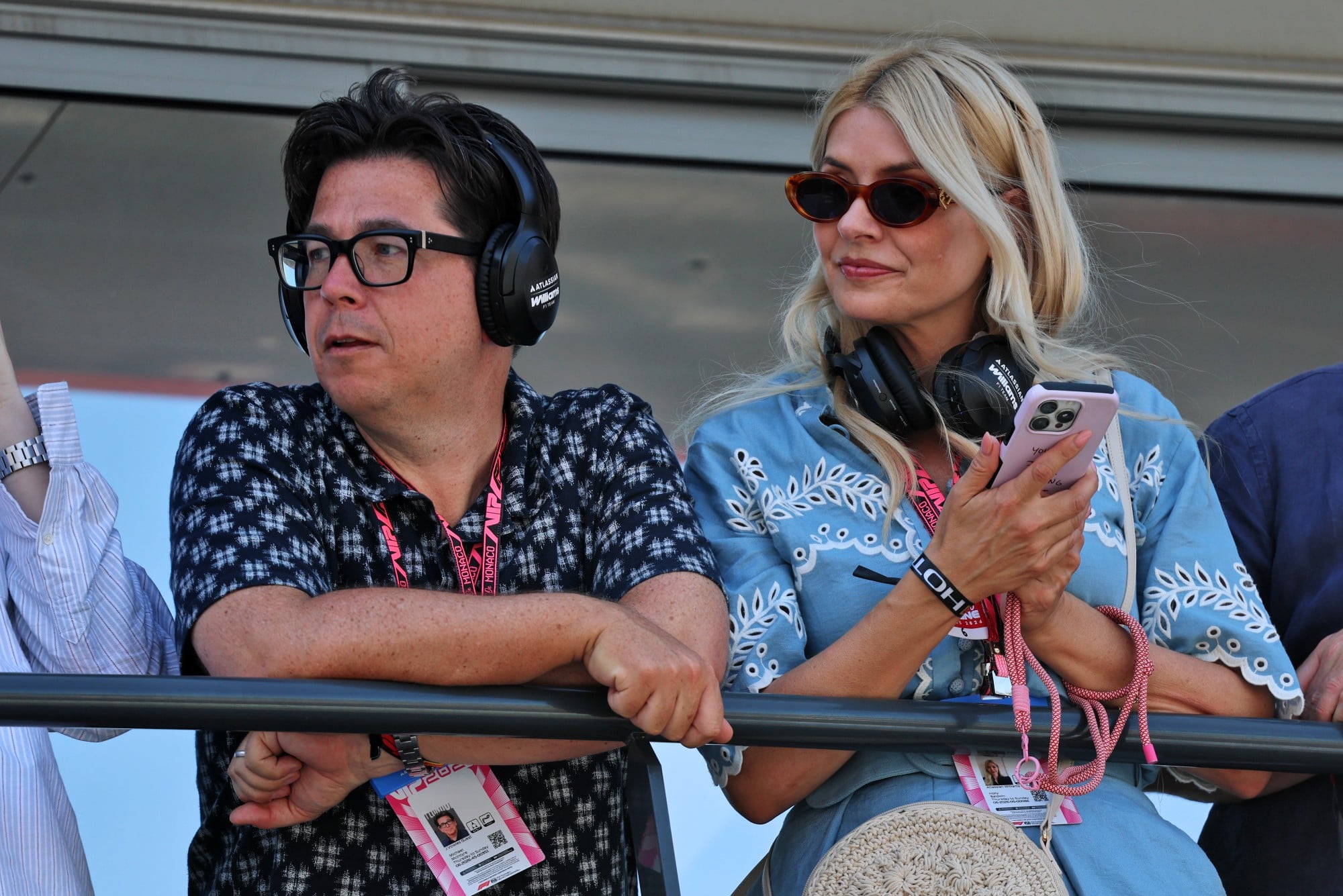 F1: Confira as imagens deste sábado do GP de Mônaco 2026 (L to R): Michael McIntyre (GBR) TV Personality with Holly Willoughby (GBR) TV Presenter.