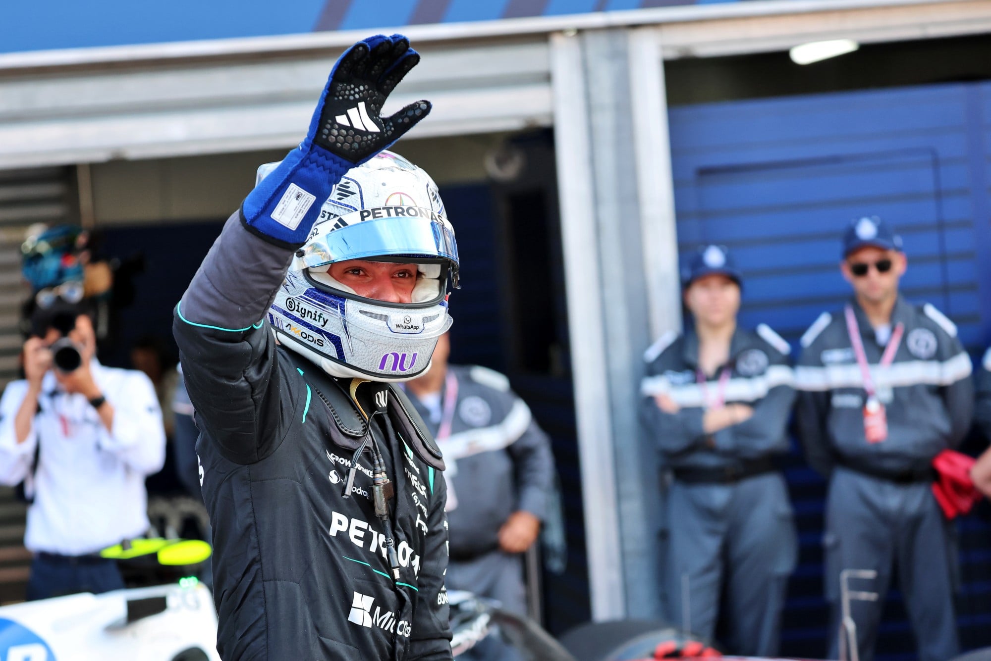 F1: Confira as imagens deste sábado do GP de Mônaco 2026 Andrea Kimi Antonelli (ITA) Mercedes AMG Formula One Team celebrates his pole position in qualifying parc ferme.