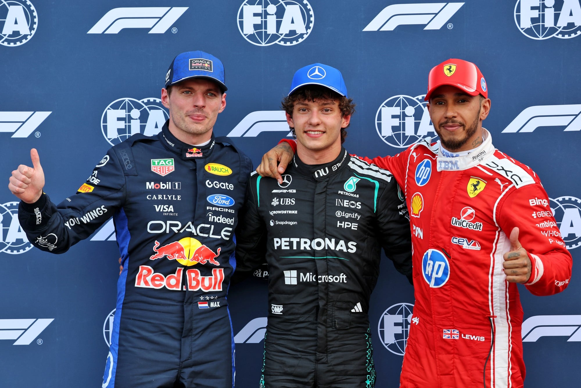 F1: Confira as imagens deste sábado do GP de Mônaco 2026 Top three in qualifying parc ferme (L to R): Max Verstappen (NLD) Red Bull Racing, second; Andrea Kimi Antonelli (ITA) Mercedes AMG Formula One Team, pole position; Lewis Hamilton (GBR) Scuderia Ferrari, third.