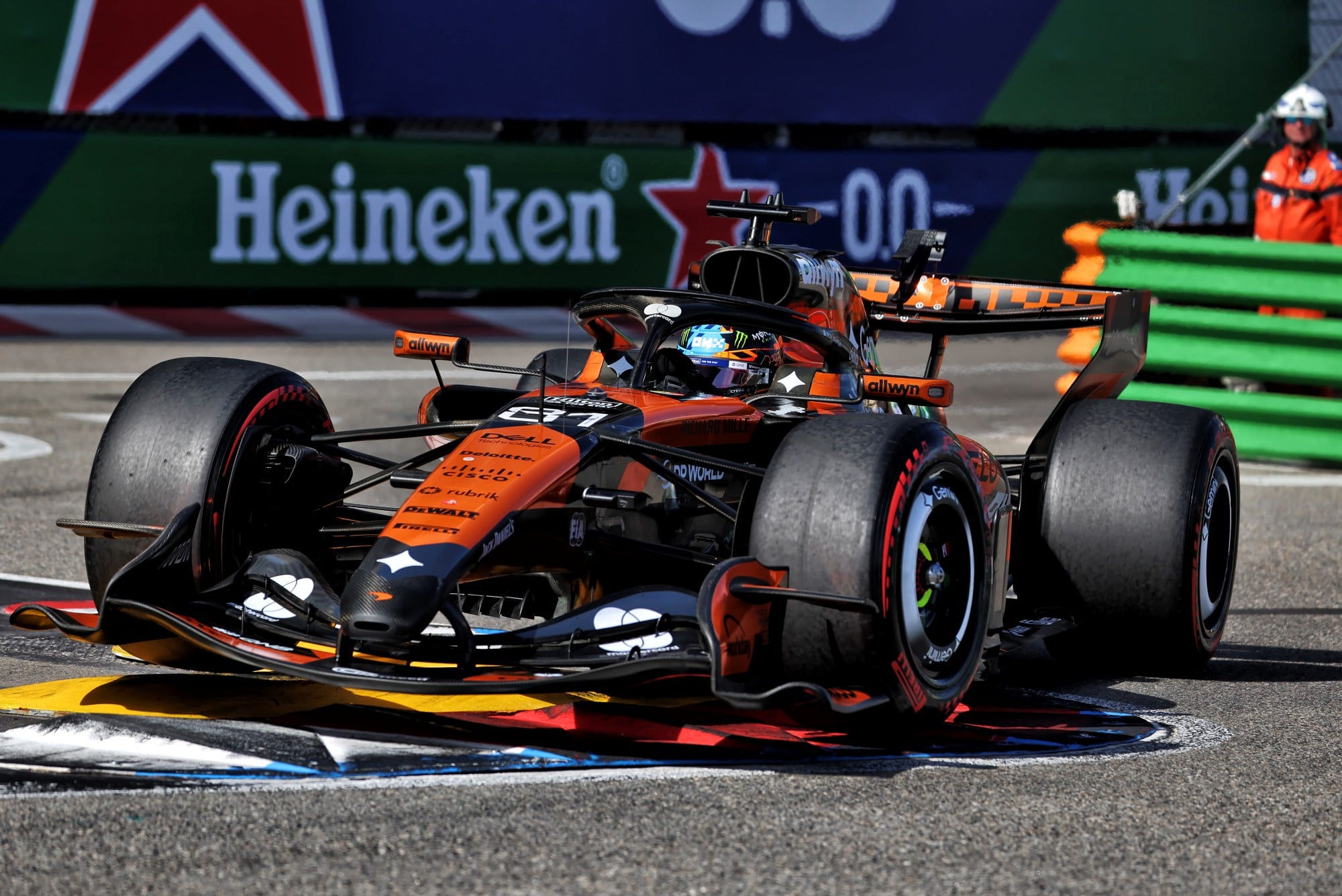 F1: Confira as imagens deste sábado do GP de Mônaco 2026 Oscar Piastri (AUS) McLaren F1 Team MCL40.