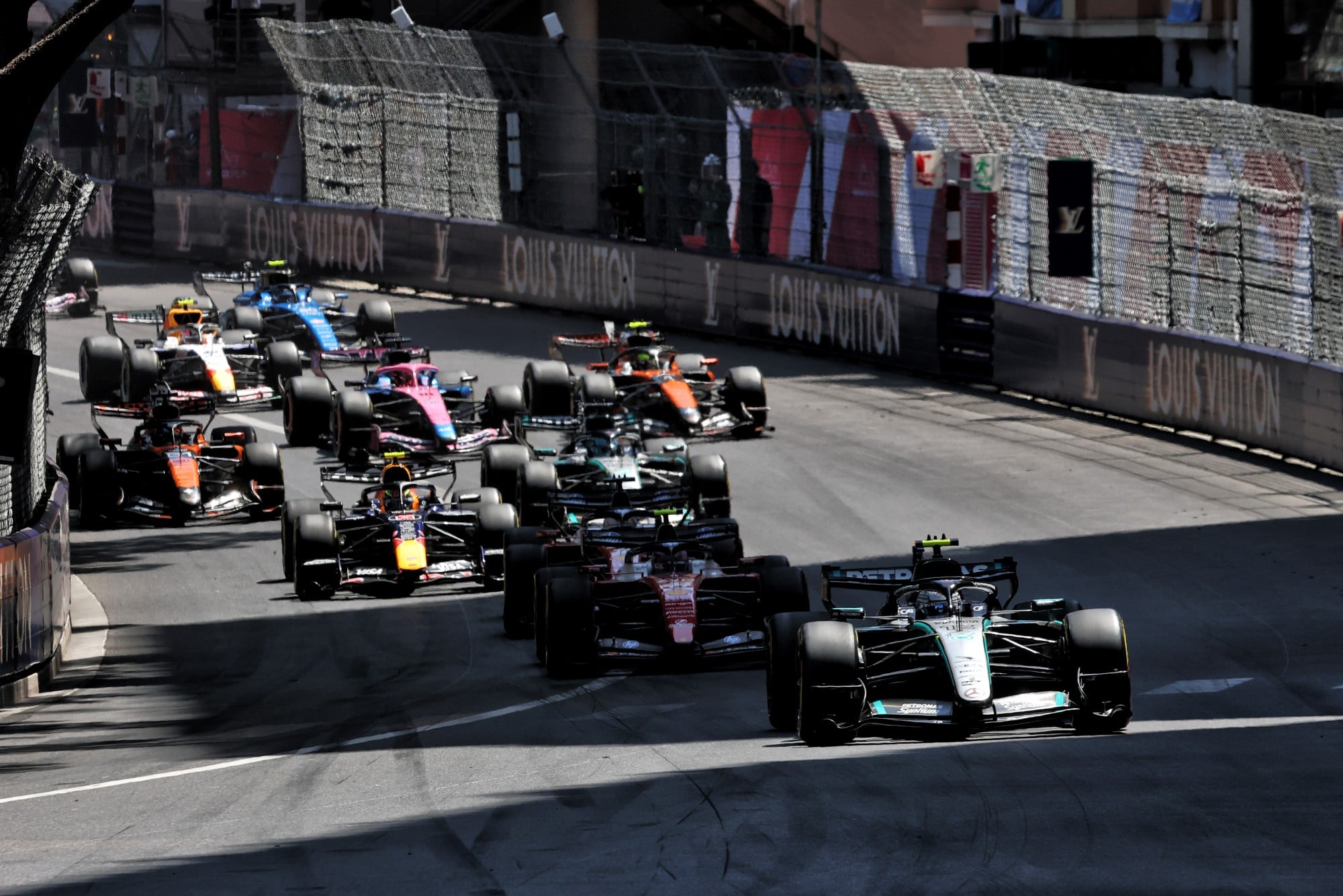 F1: Antonelli exalta vitória em Mônaco, mas alerta: "Trabalho não está terminado" Andrea Kimi Antonelli (ITA) Mercedes AMG Formula One Team W17 leads at the start of the race.