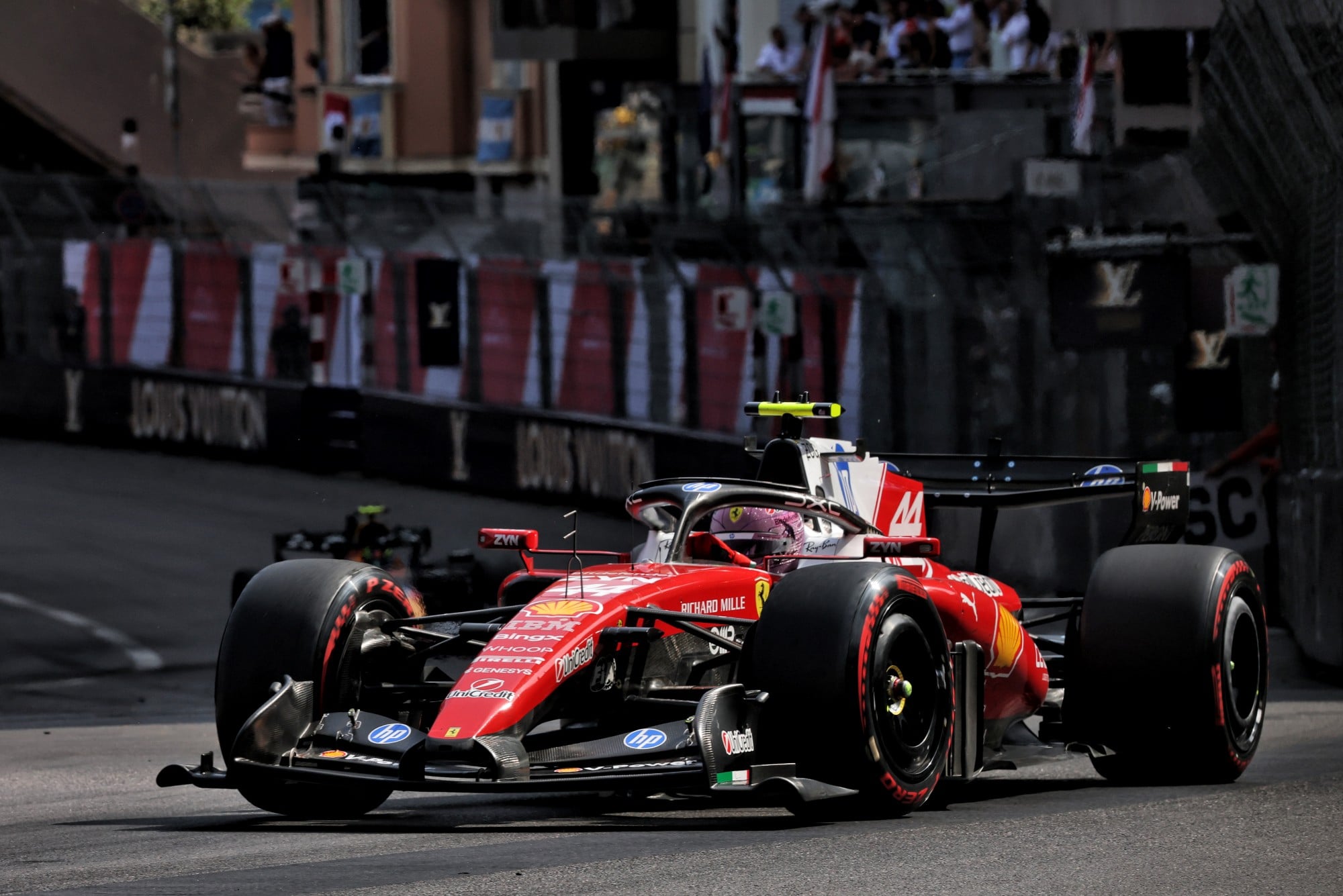 F1: Ferrari comemora Hamilton no pódio e lamenta por Leclerc