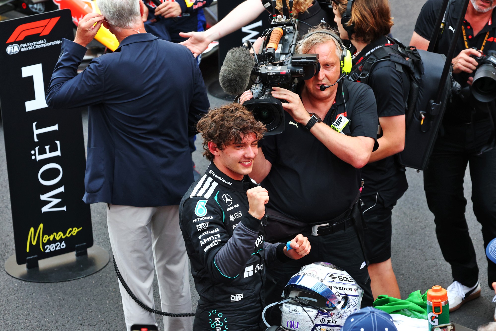 F1: Confira as imagens do GP de Mônaco 2026 Race winner Andrea Kimi Antonelli (ITA) Mercedes AMG Formula One Team celebrates in parc ferme.
