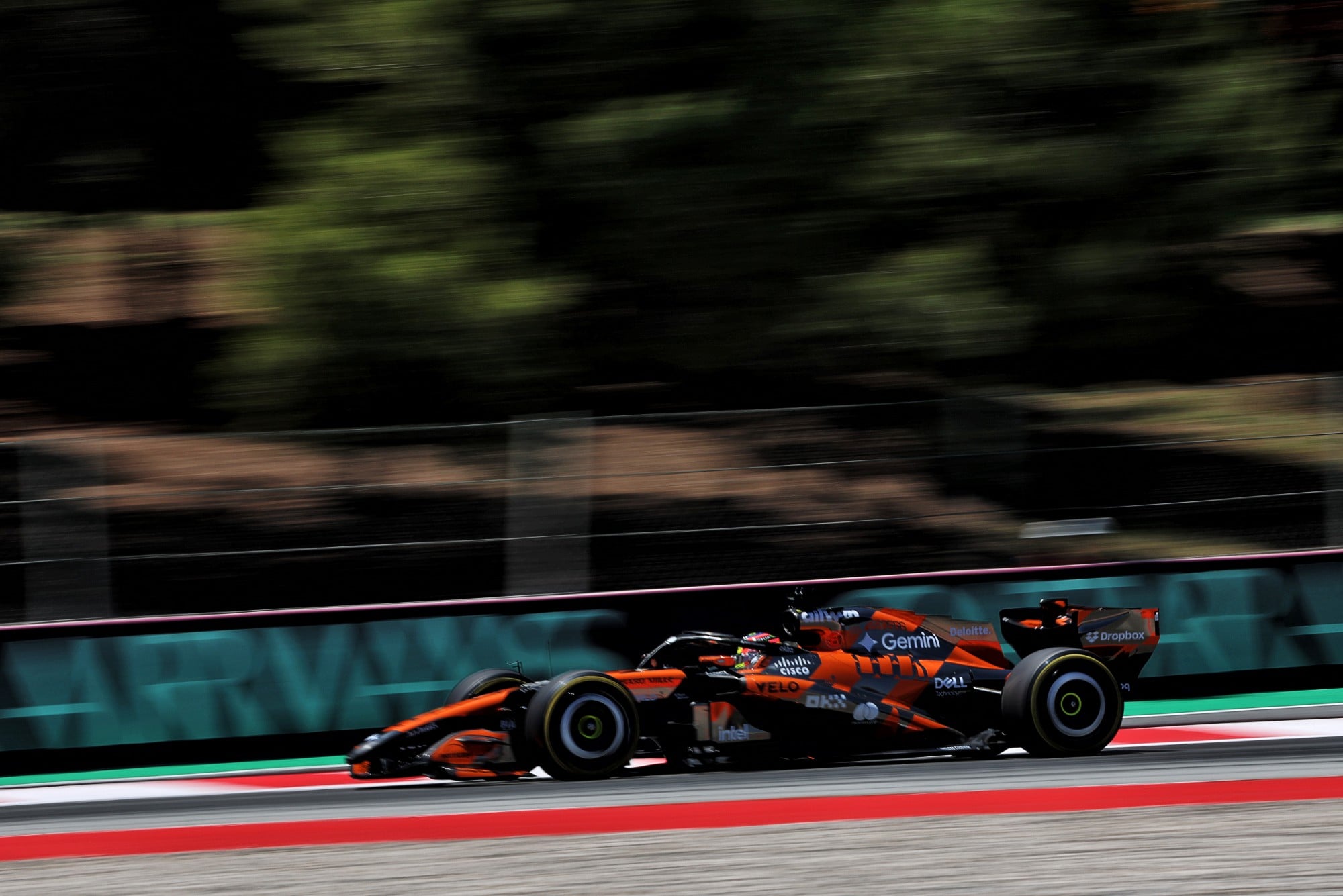 F1: Confira as imagens do primeiro dia do GP de Barcelona 2026 Oscar Piastri (AUS) McLaren F1 Team MCL40.