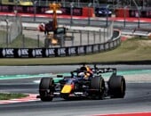 F1: Verstappen reclama muito do RB22 após sexta-feira difícil