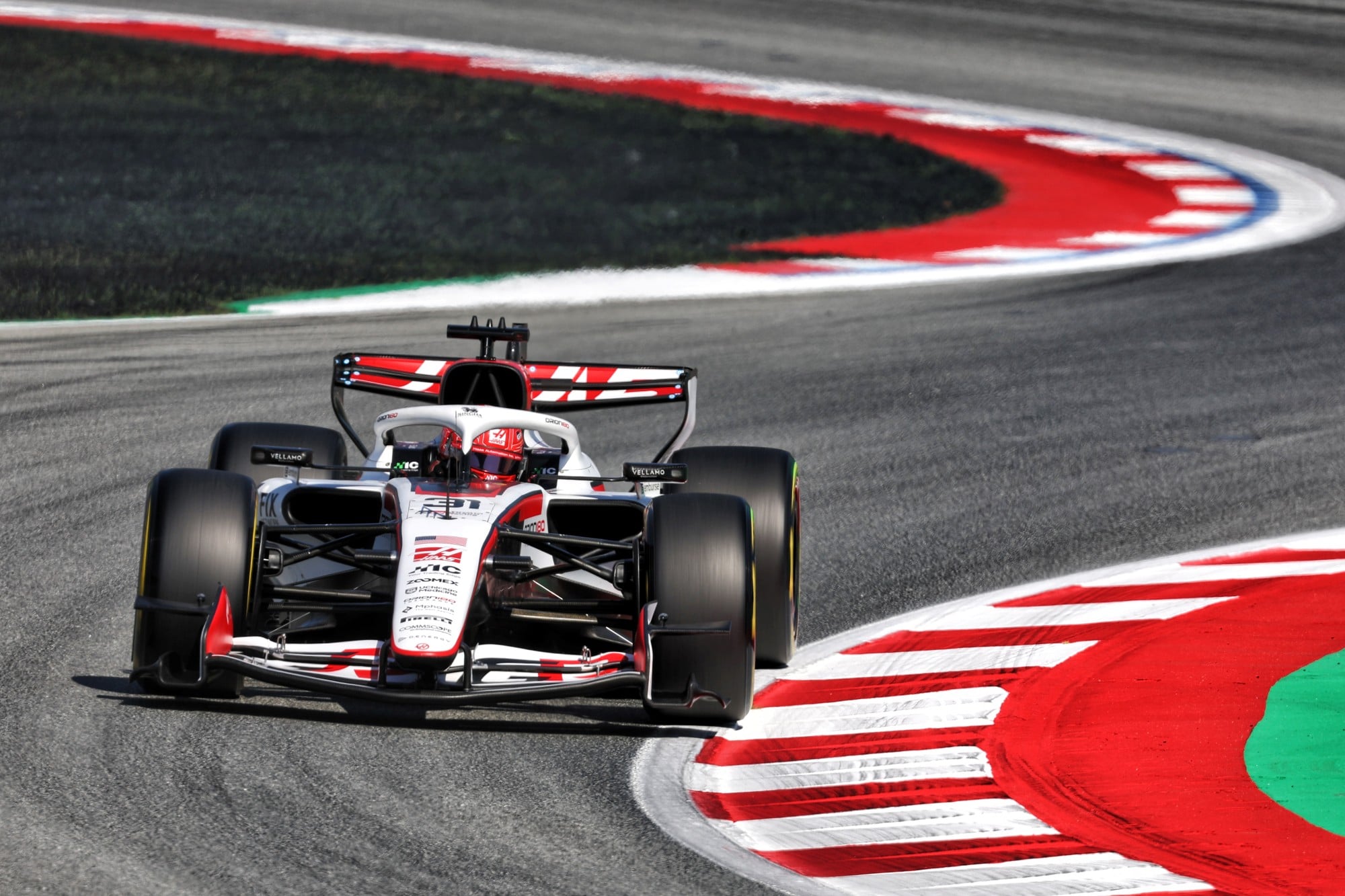 F1: Confira as imagens do primeiro dia do GP de Barcelona 2026 Esteban Ocon (FRA) Haas F1 Team VF-26.