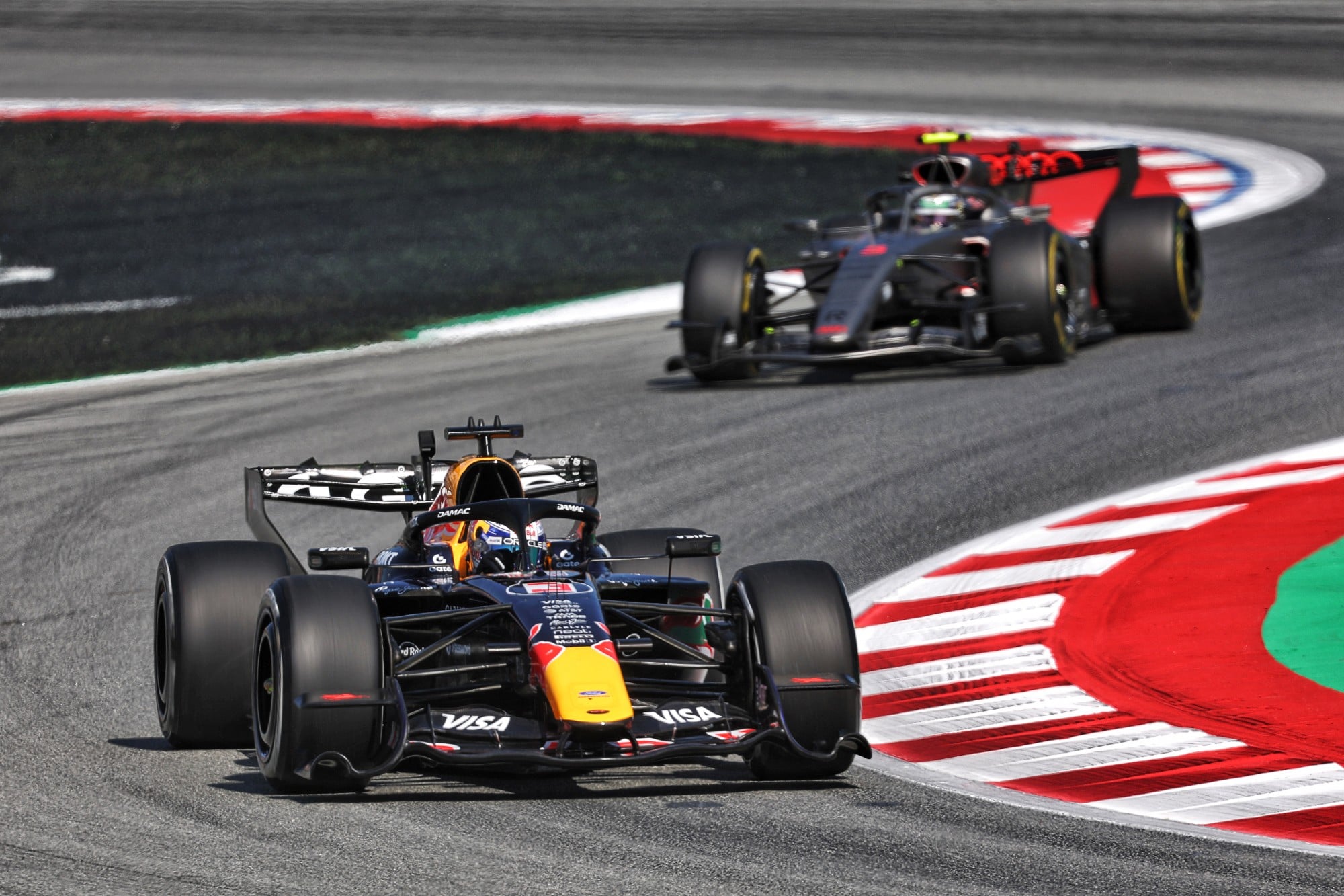 F1: Confira as imagens do primeiro dia do GP de Barcelona 2026 Max Verstappen (NLD) Red Bull Racing RB22.