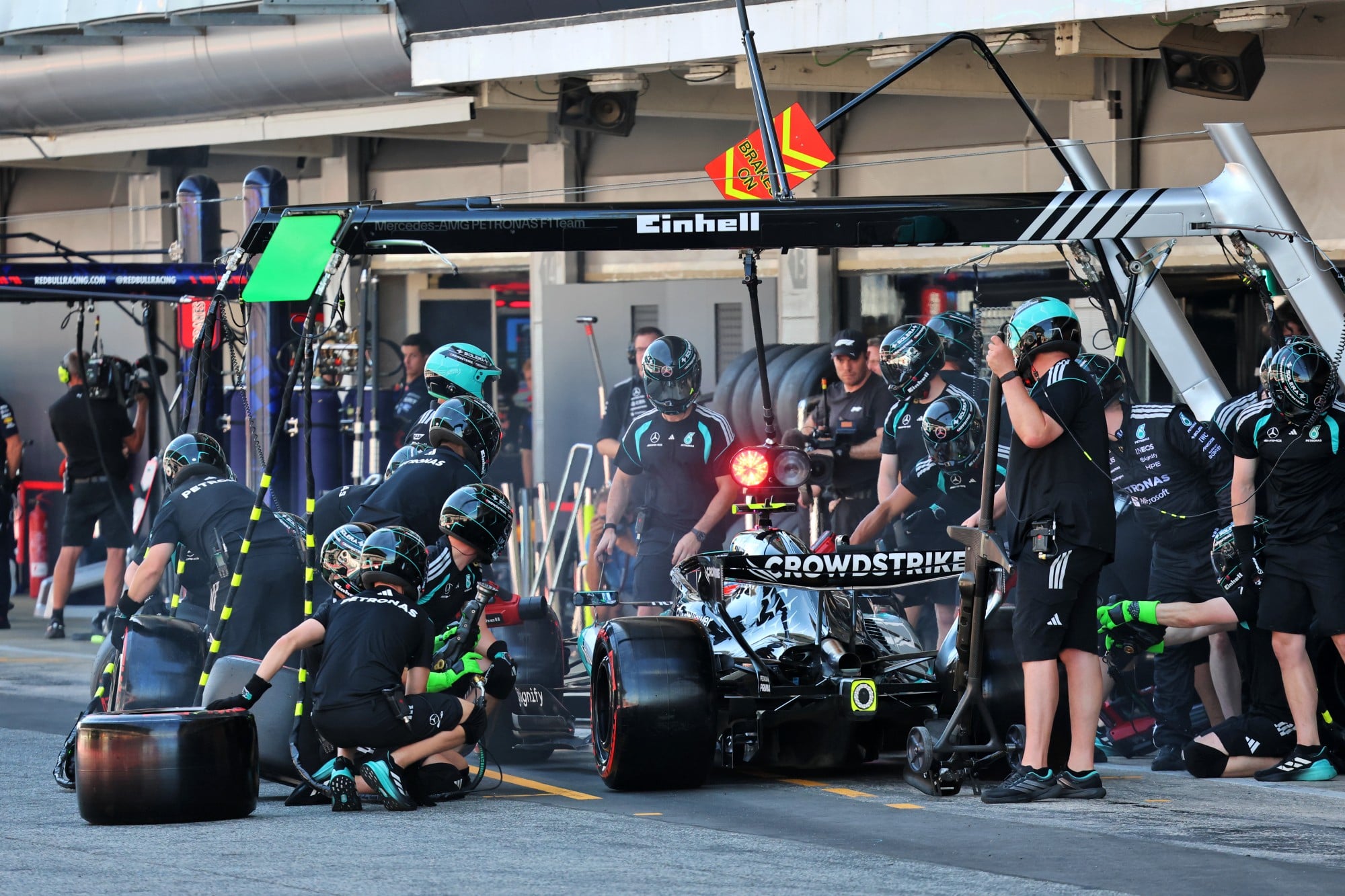 Andrea Kimi Antonelli (ITA) Mercedes AMG Formula One Team W17 makes a pit stop duriing qualifying.
