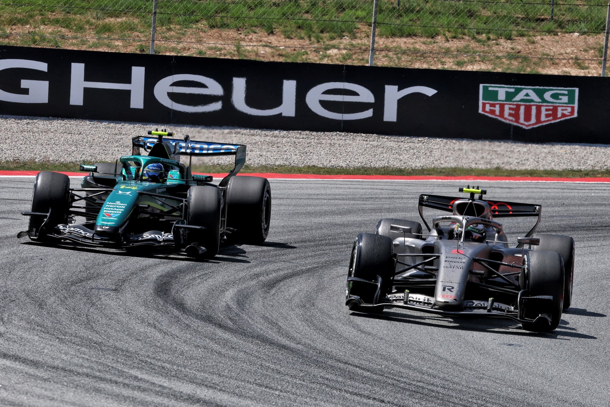 F1: Confira as imagens do GP de Barcelona 2026 Fernando Alonso (ESP) Aston Martin F1 Team AMR26 and Gabriel Bortoleto (BRA) Audi F1 Team R26.
