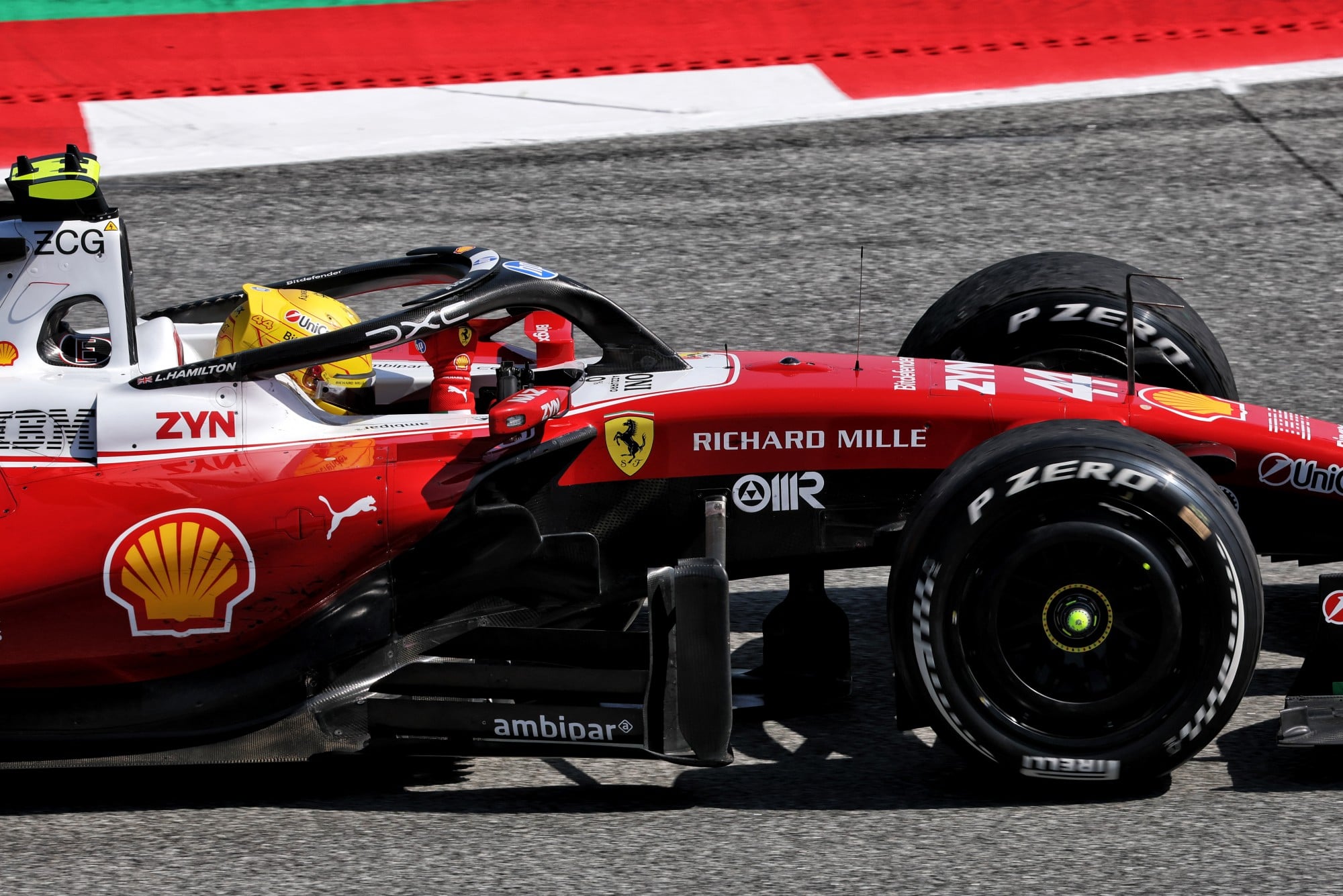 F1: Confira as imagens do GP de Barcelona 2026 Race winner Lewis Hamilton (GBR) Scuderia Ferrari SF-26 celebrates at the end of the race.