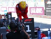 F1: Hamilton chora e não segura emoção durante pódio após vencer GP de Barcelona