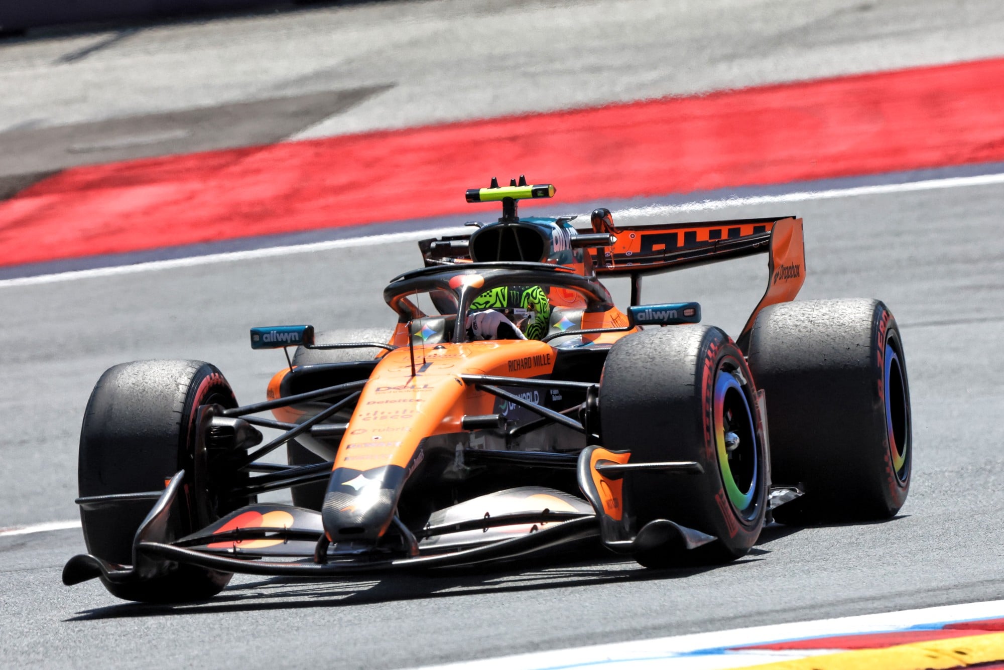 Lando Norris (GBR) McLaren F1 Team MCL40.