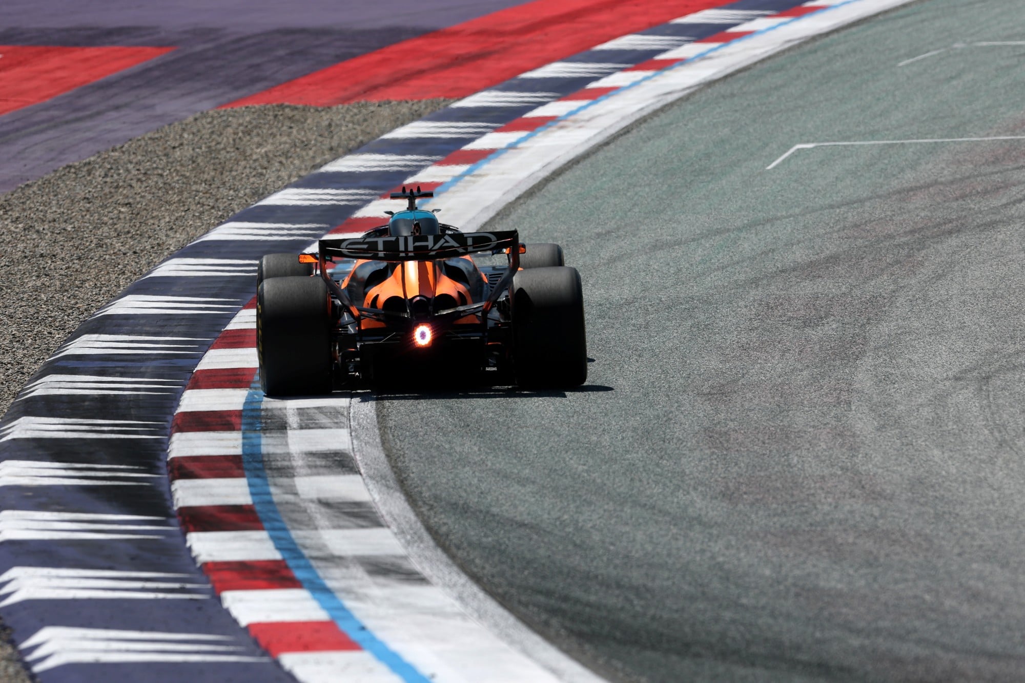 Oscar Piastri (AUS) McLaren F1 Team MCL40.