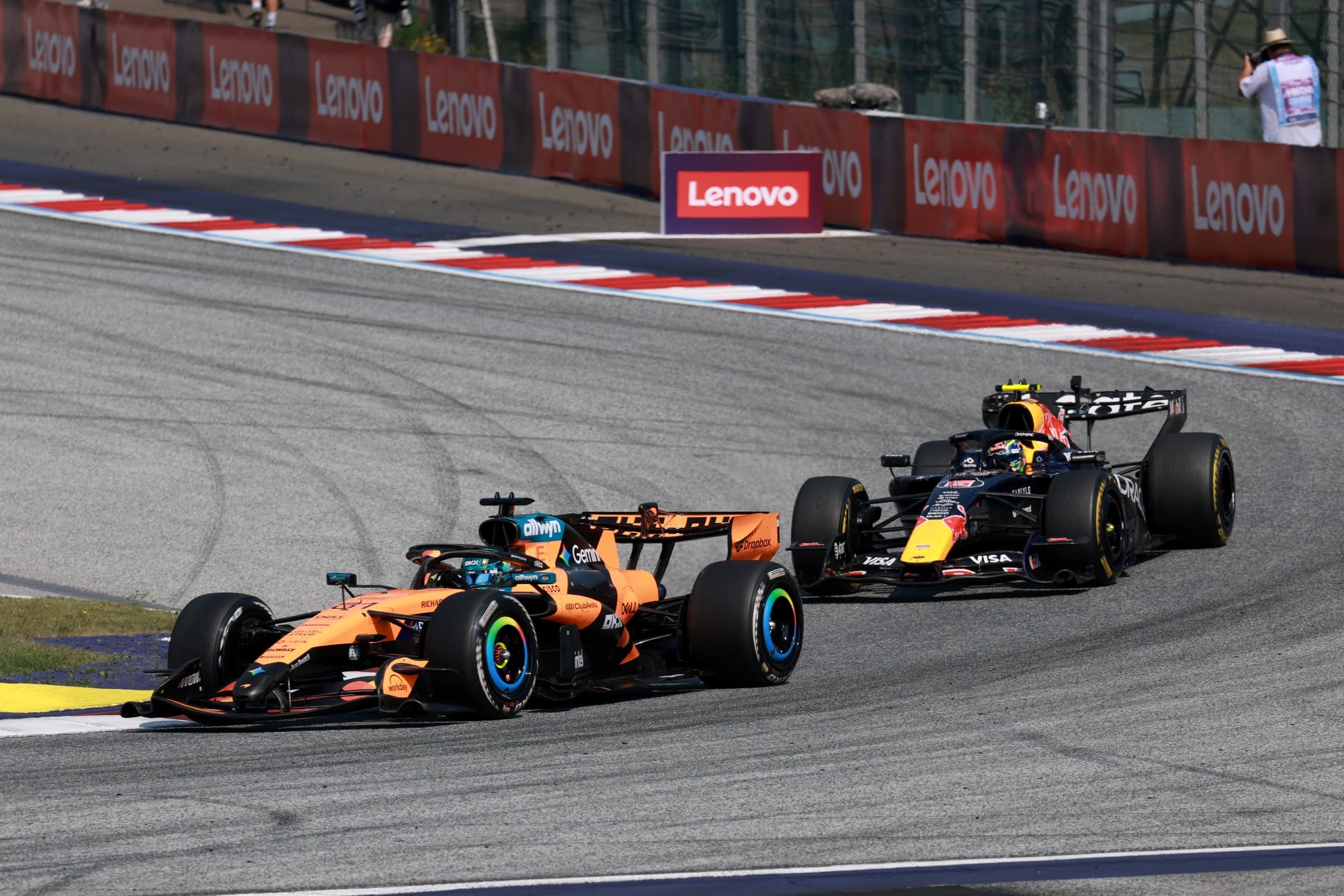 Oscar Piastri (AUS) McLaren F1 Team MCL40.