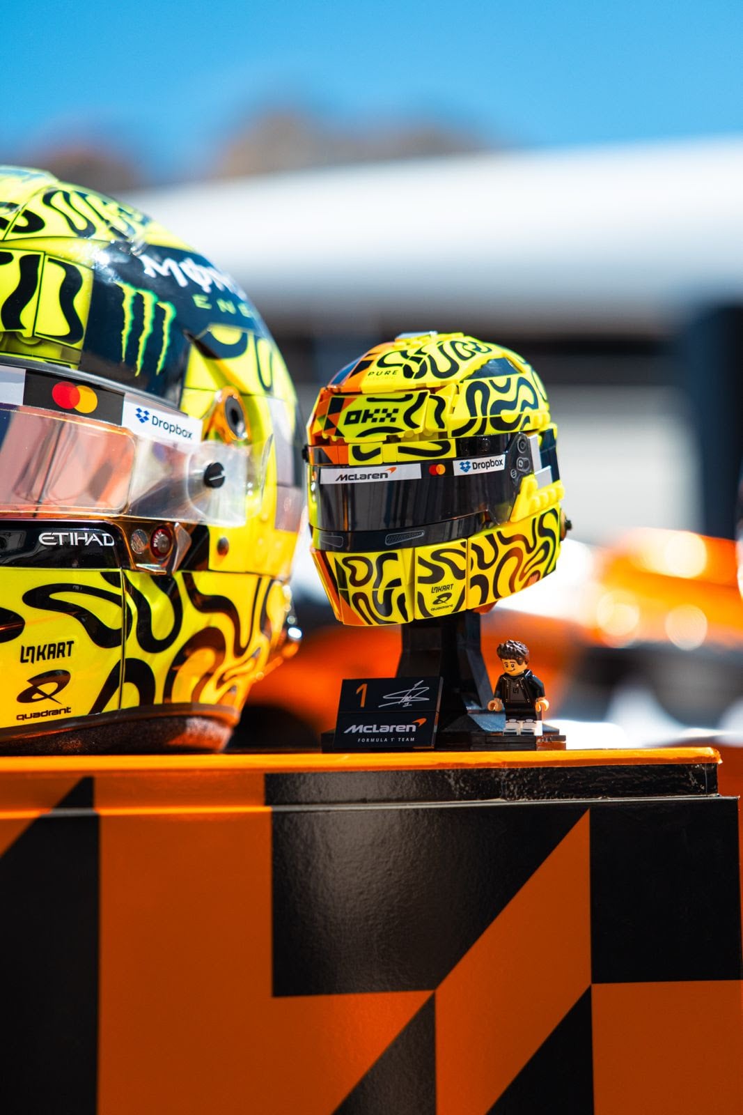 F1: McLaren e LEGO lançam capacetes especiais para marco histórico