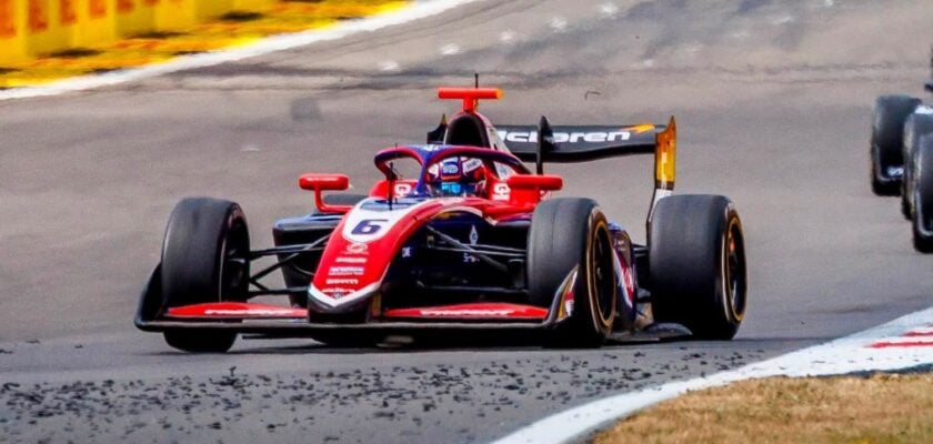 F3: De Palo segura rivais na última volta e vence corrida principal em Silverstone