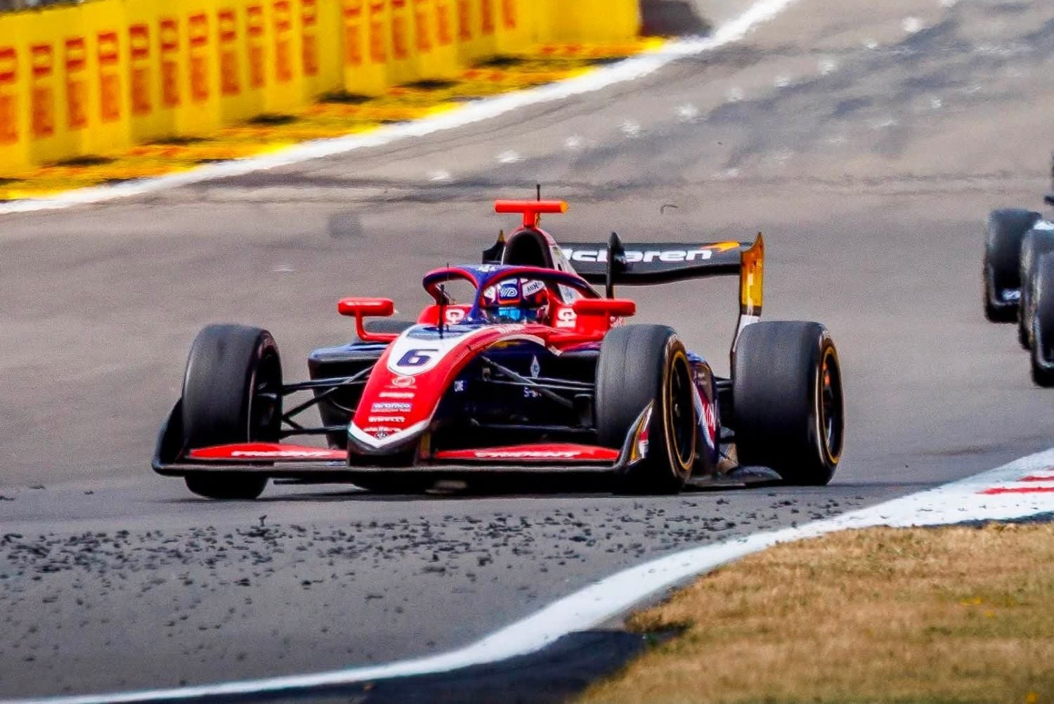 F3: De Palo segura rivais na última volta e vence corrida principal em Silverstone