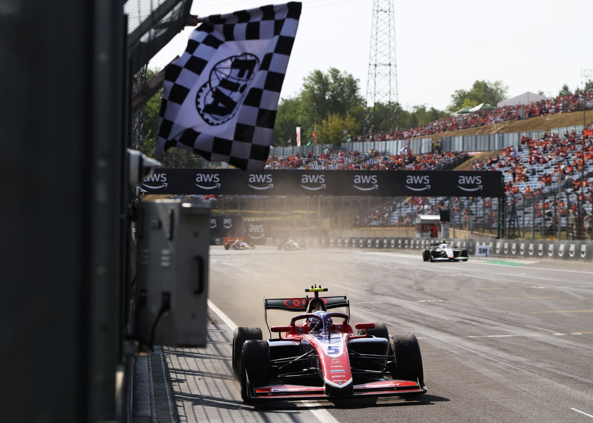 F3: Slater segura Ugochukwu e vence corrida principal na Hungria Freddie Slater
