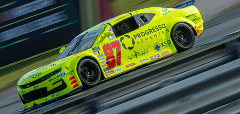 Em casa, Martelli estreia no anel externo de Cuiabá pela NASCAR Brasil