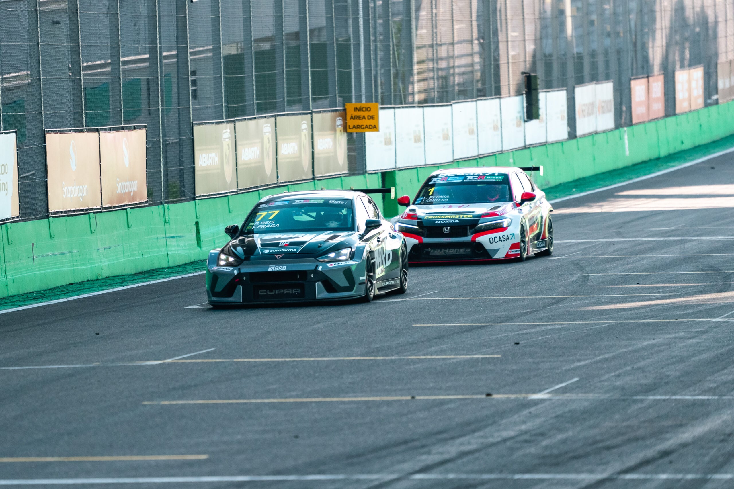 Reis e Pernía decidem título do TCR Brasil no Velocitta