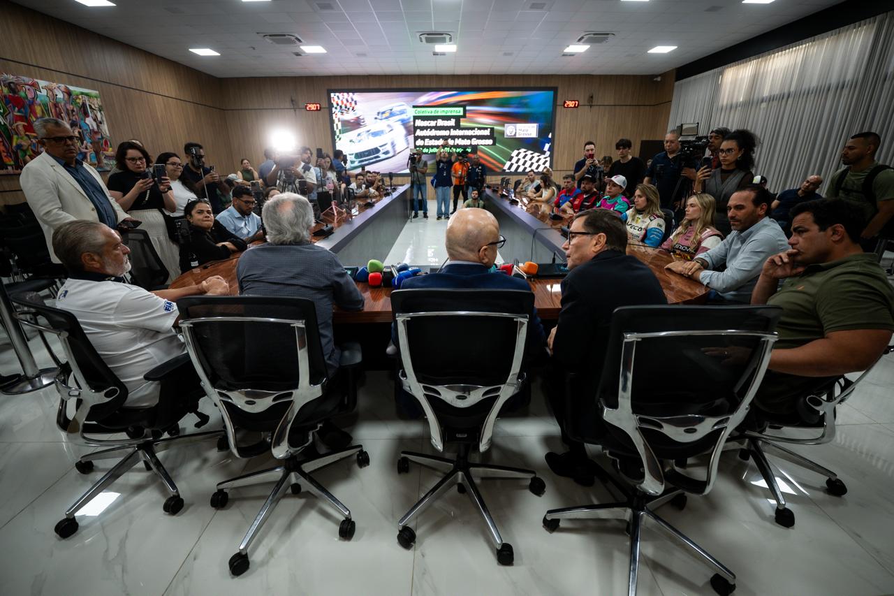 Governador do Mato Grosso recebe pilotos da Copa Truck Be8 BeVant