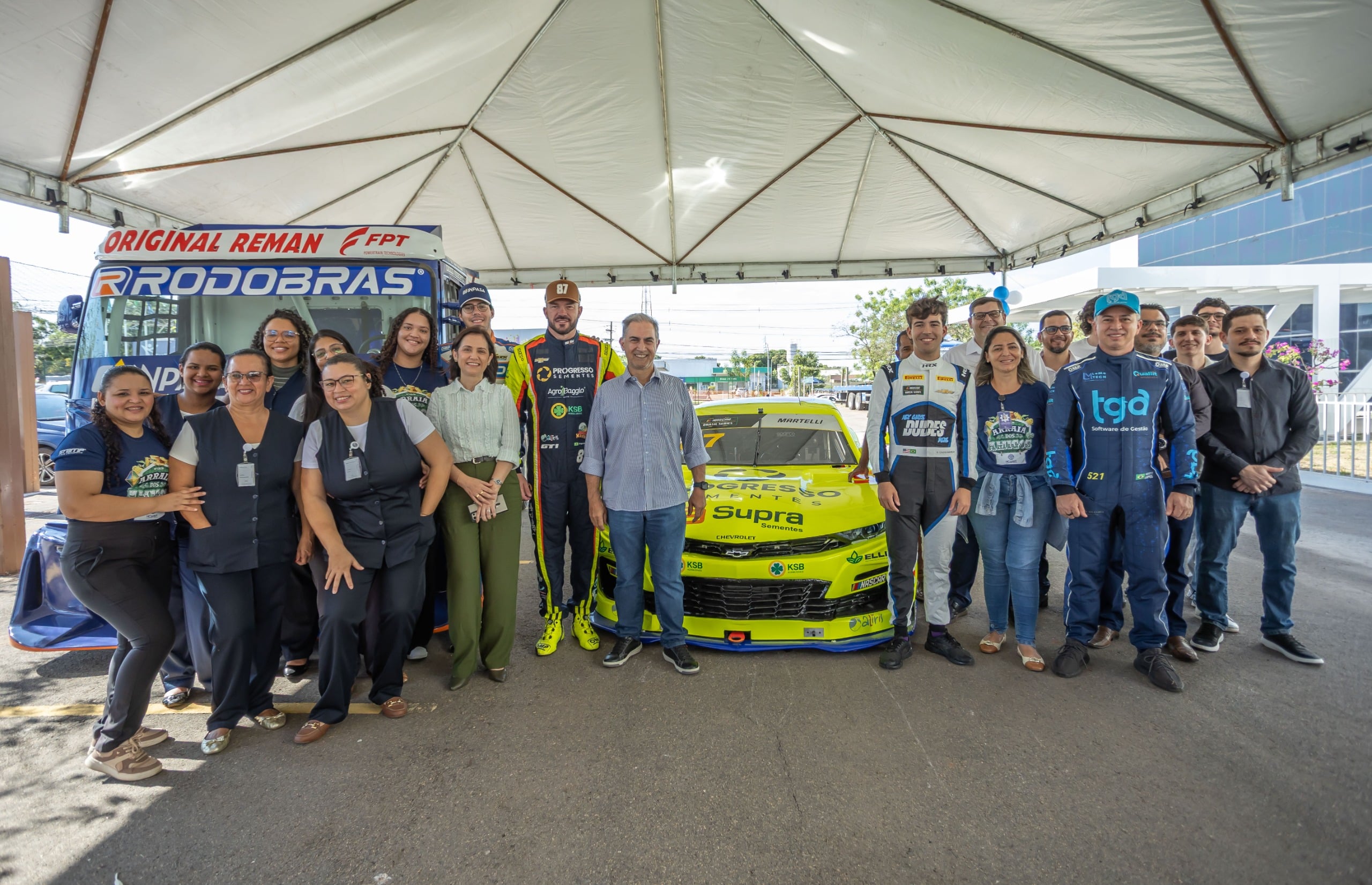 Pilotos da NASCAR Brasil levam solidariedade ao Hospital do Câncer de Mato Grosso