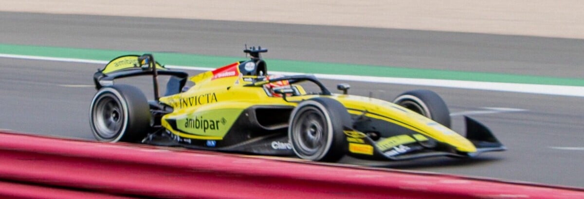 F2: Rafael Câmara brilha em classificação e fatura pole para a etapa da Inglaterra F2: Rafael Câmara brilha em classificação e fatura pole para a etapa da Inglaterra