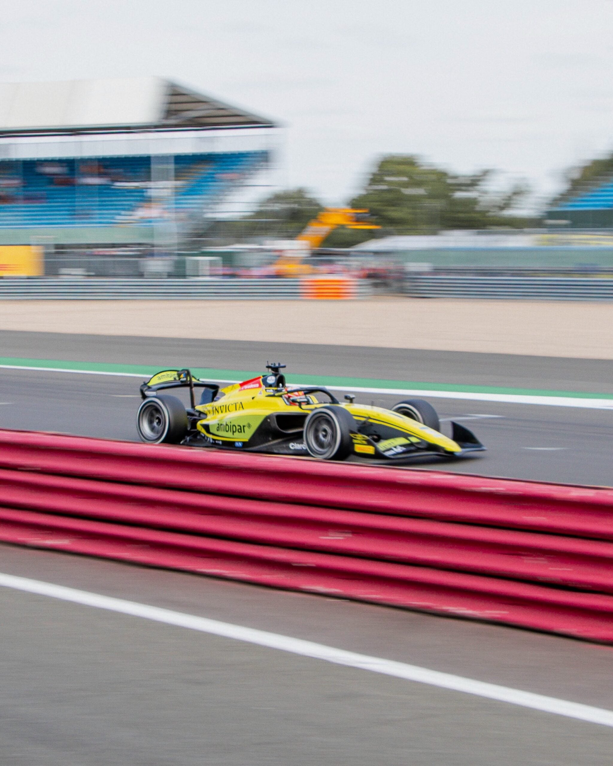 F2: Rafael Câmara brilha em classificação e fatura pole para a etapa da Inglaterra Rafael Câmara