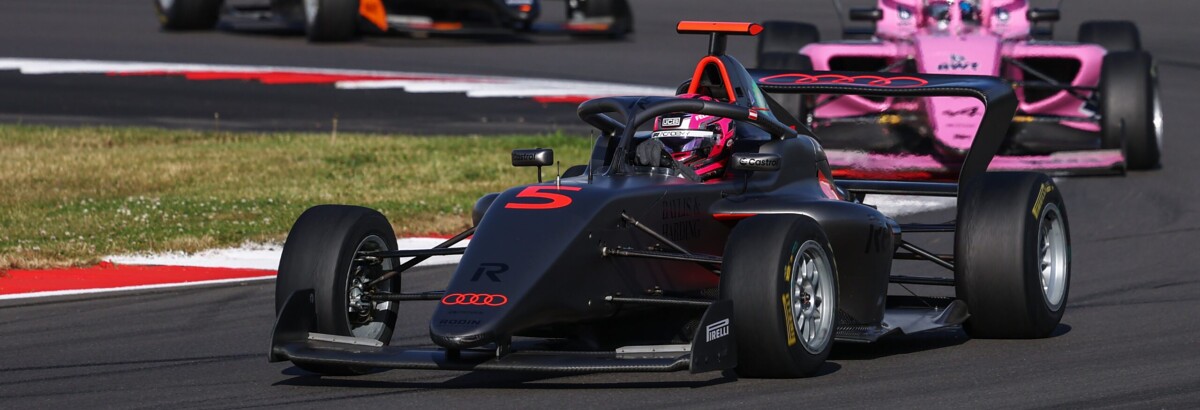F1 Academy: Felbermayr vence de ponta a ponta corrida 1 em Silverstone F1 Academy: Felbermayr vence de ponta a ponta corrida 1 em Silverstone