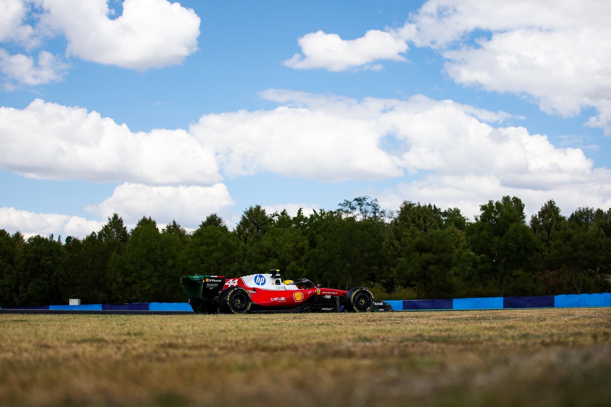 F1: Leclerc impõe ritmo e lidera TL1 do GP da Hungria. Bortoleto fica em 6º F1: Leclerc impõe ritmo e lidera TL1 do GP da Hungria. Bortoleto fica em 6º