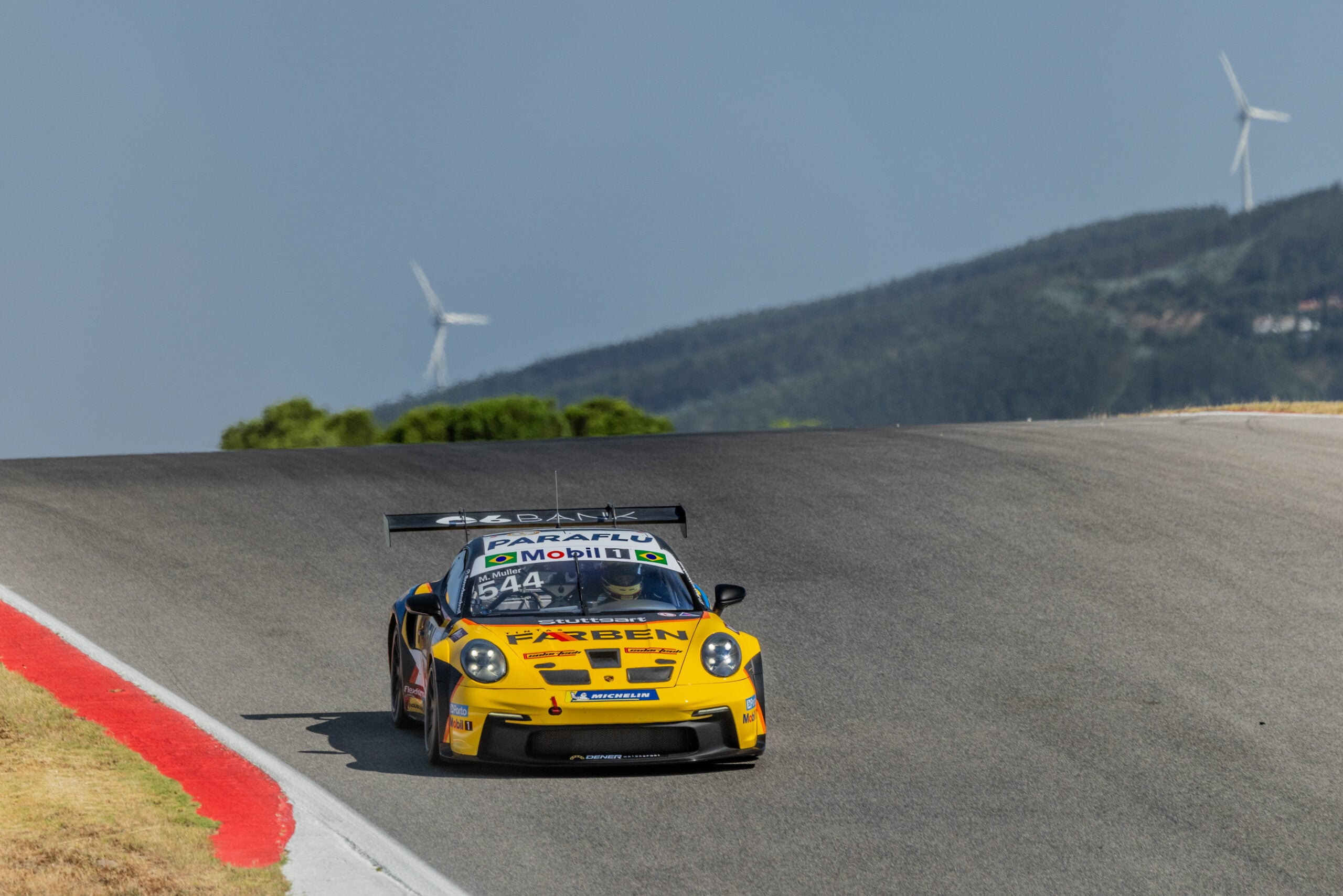 Müller termina em 6º e mantém liderança da Porsche Carrera Cup
