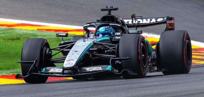 F1 hoje: Russell mira reação e Sepang promete fim de semana caótico