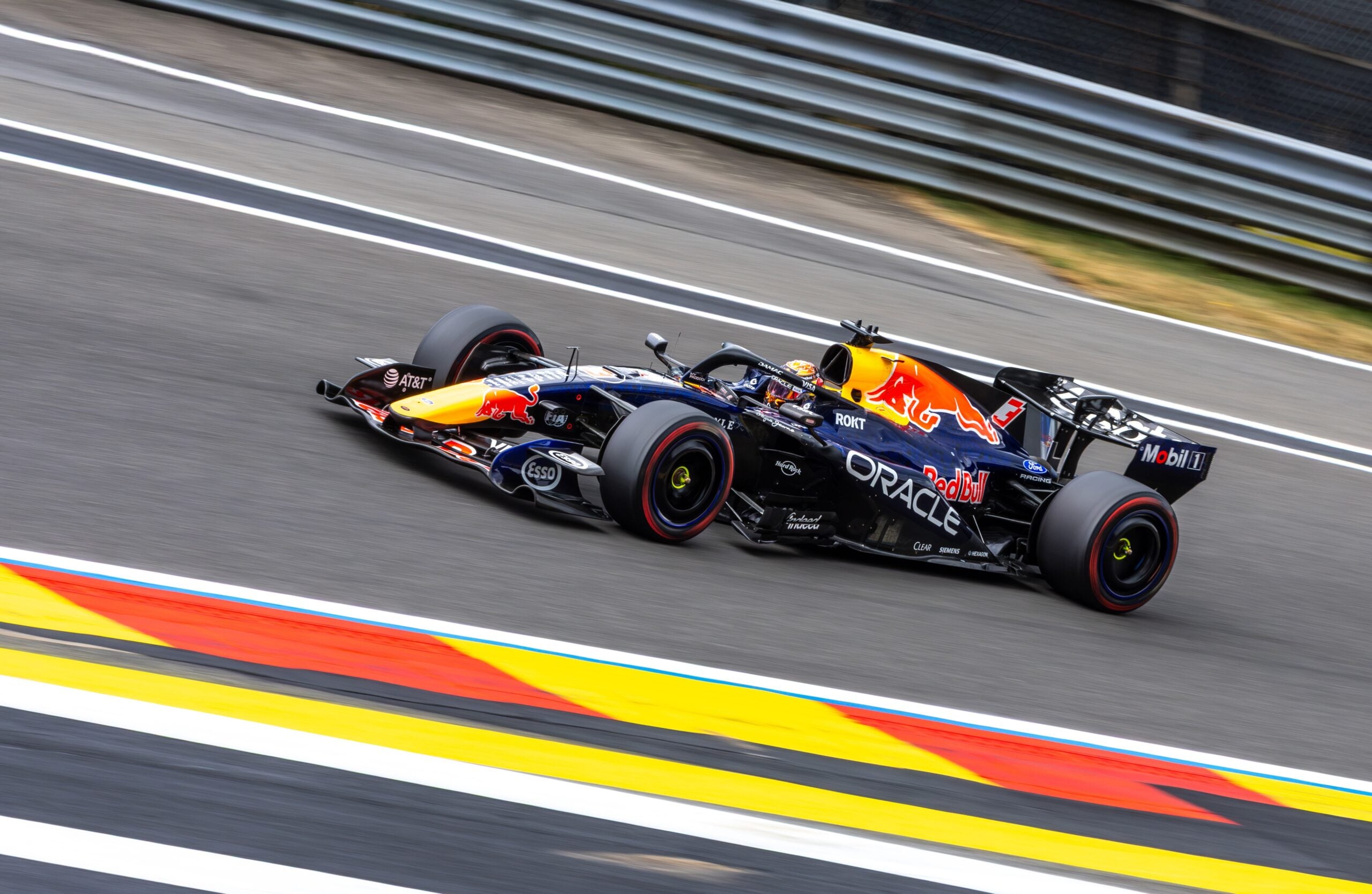 F1: Verstappen diz ter temido batida ao ver 'foguete vermelho' Leclerc chegando em Spa F1: Verstappen diz ter temido batida ao ver 'foguete vermelho' Leclerc chegando em Spa