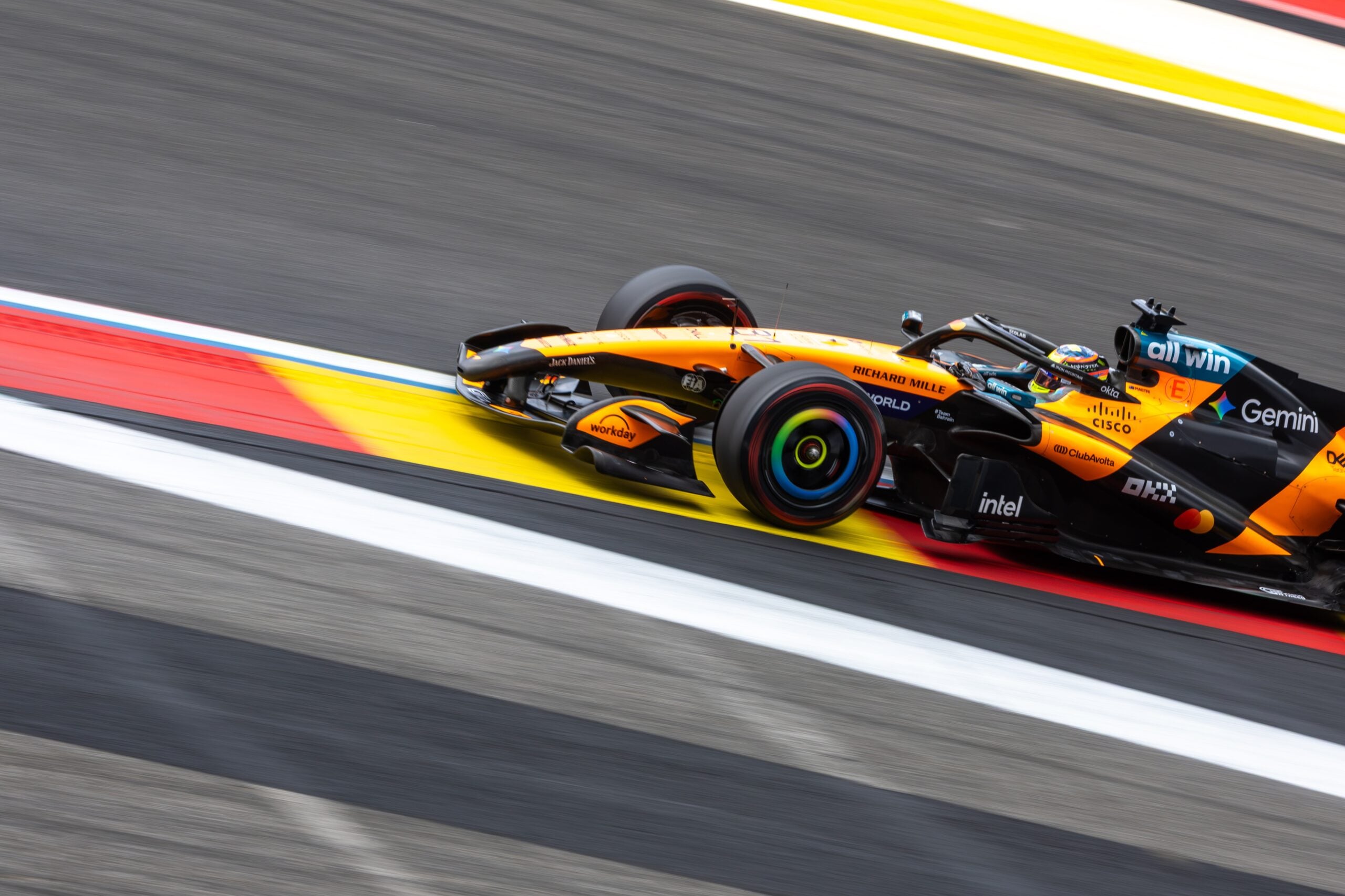 F1: Piastri critica motores de 2026: "É uma forma horrível de correr" F1: Piastri critica motores de 2026: "É uma forma horrível de correr"