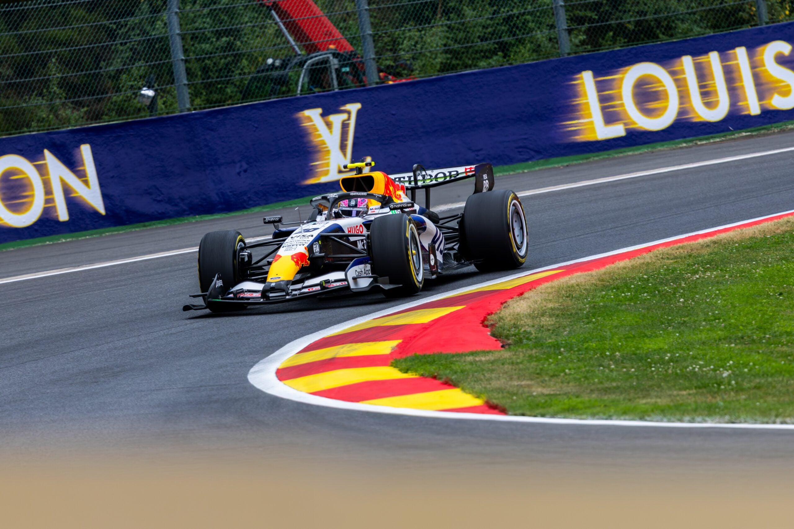 F1: Racing Bulls vive emoções distintas na classificação, mas exalta evolução em Spa Liam Lawson (Racing Bulls) - GP da Bélgica F1 2026