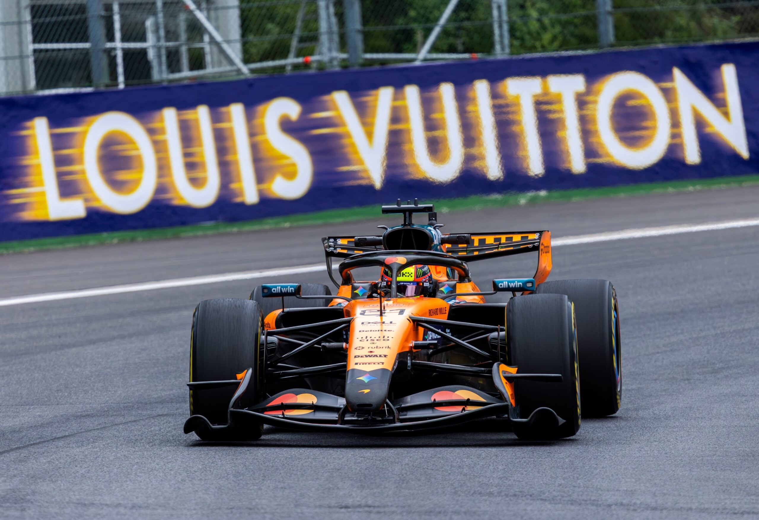 F1: McLaren celebra avanço em Spa apesar da penalidade de Norris Oscar Piastri (McLaren) - GP da Bélgica F1 2026
