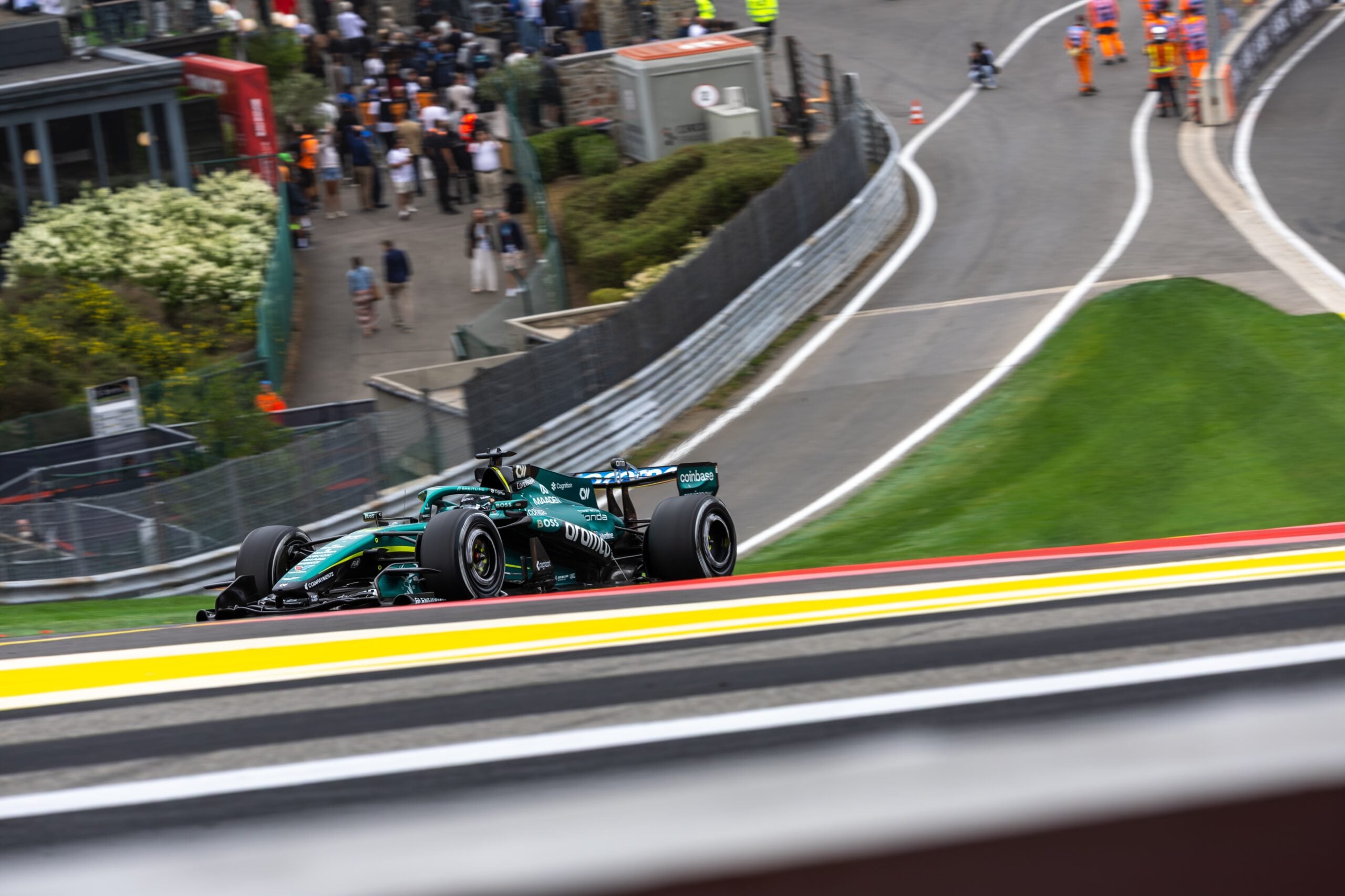 F1: Novo carro da Aston Martin sofre atraso antes do GP da Hungria e preocupa equipe