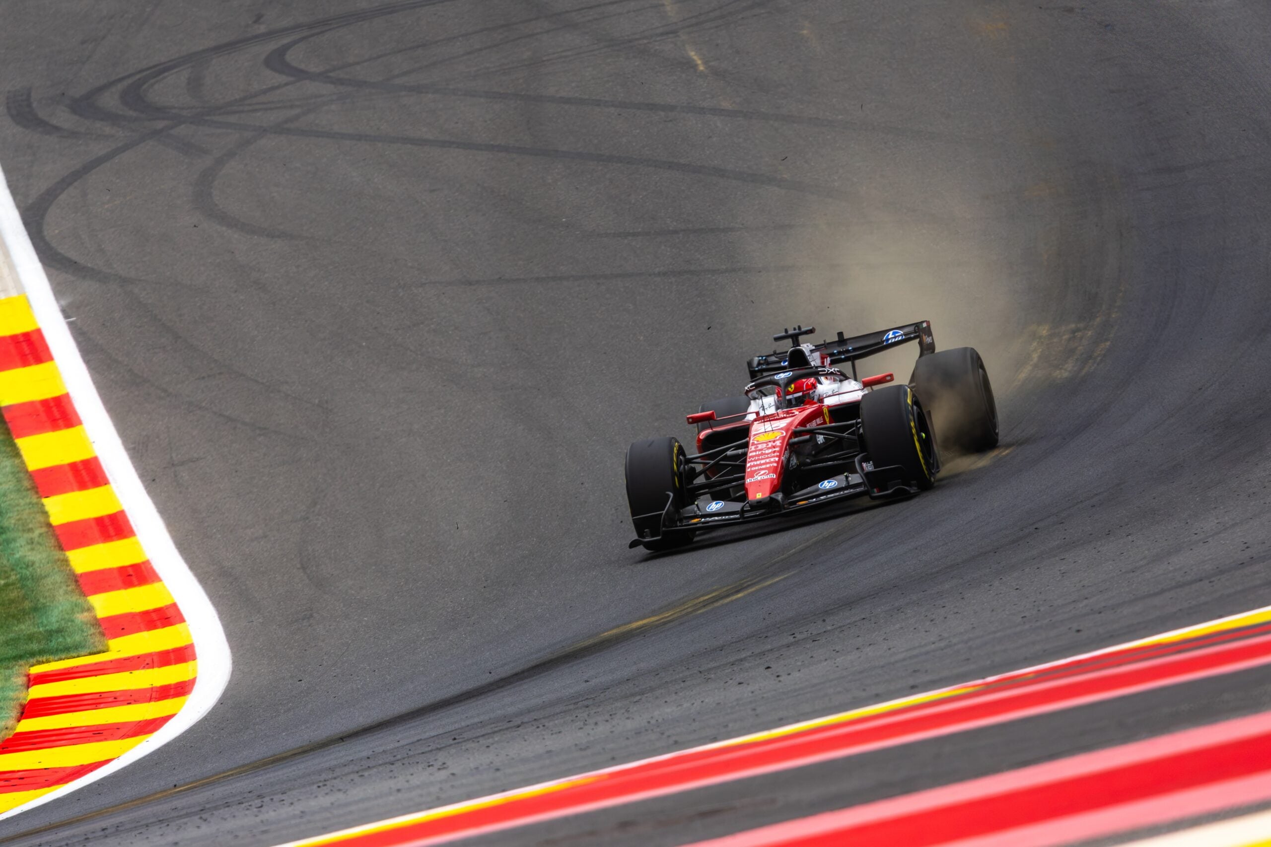 F1: Leclerc diz que briga com Piastri foi "muito apertada" na Bélgica F1: Leclerc diz que briga com Piastri foi "muito apertada" na Bélgica