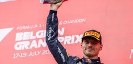 Domenicali comemora permanência de Verstappen na Red Bull: “Não imagino a F1 sem ele”
