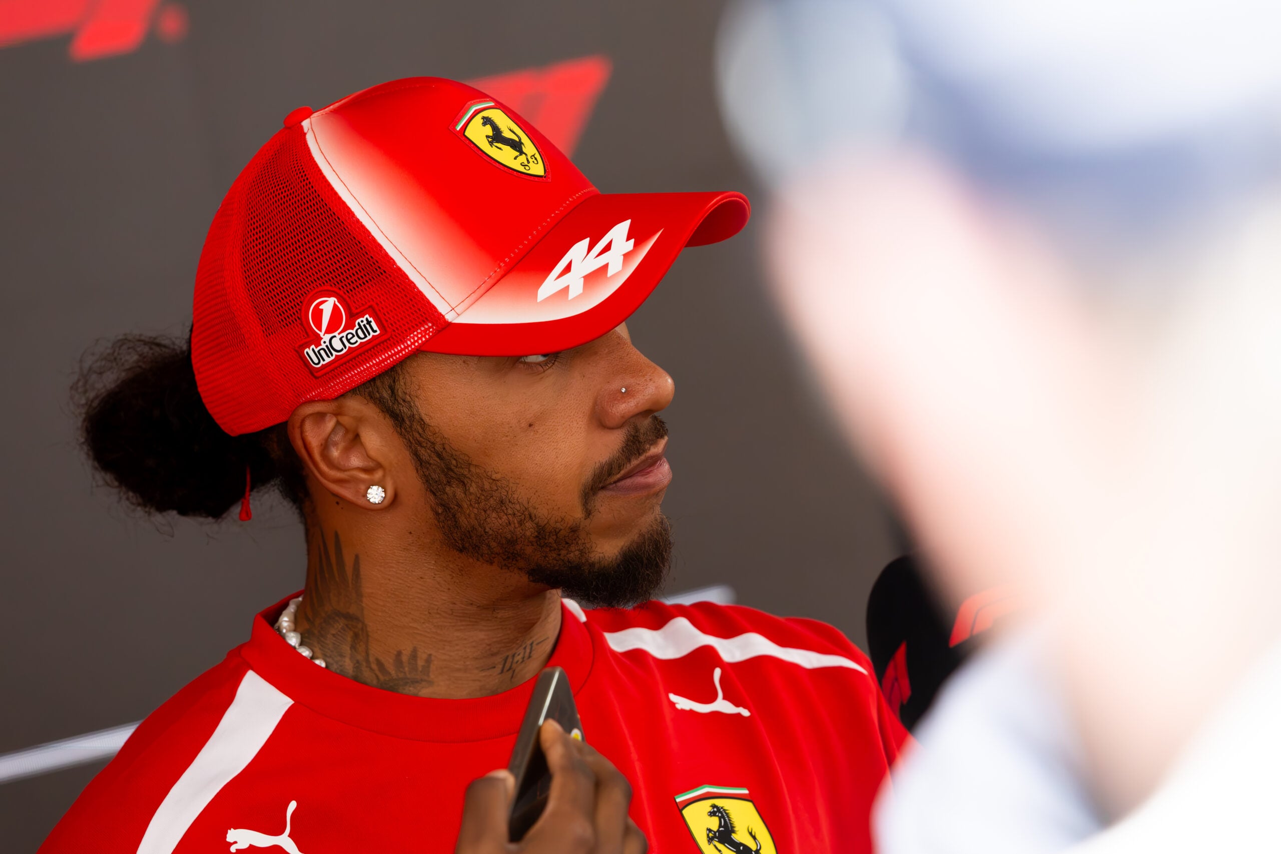 F1: Hamilton chamou campeão do UFC de "covarde" após caça F1: Hamilton chamou campeão do UFC de "covarde" após caça
