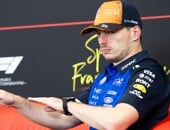 F1: Verstappen diz ter temido batida ao ver ‘foguete vermelho’ Leclerc chegando em Spa