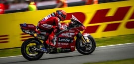 MotoGP: Márquez lidera sexta-feira de treinos livres para o GP da Alemanha