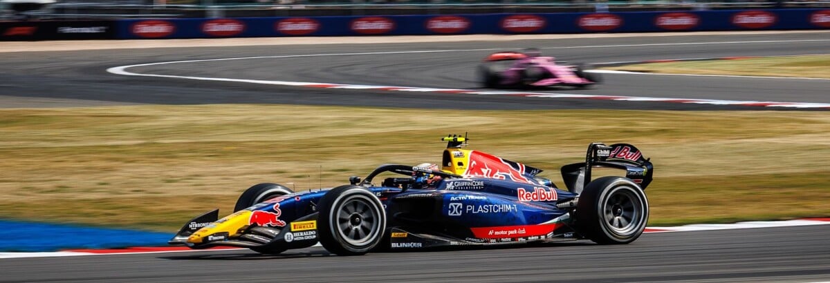 F2: Tsolov supera Mini na última volta e vence Sprint em Silverstone F2: Tsolov supera Mini na última volta e vence Sprint em Silverstone